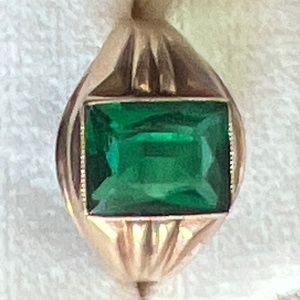 10k plumb gold emerald ring